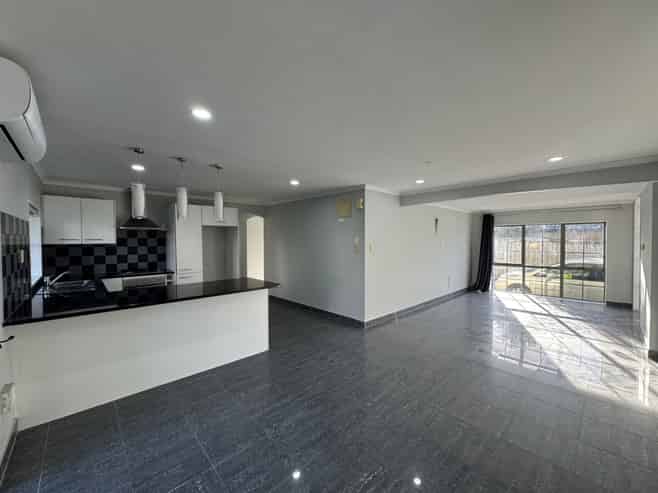 17 Gray Avenue, Mangere East