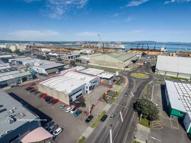 High Profile Hull Road Lease Opportunity