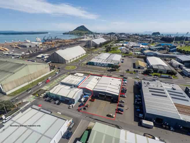 High Profile Hull Road Lease Opportunity