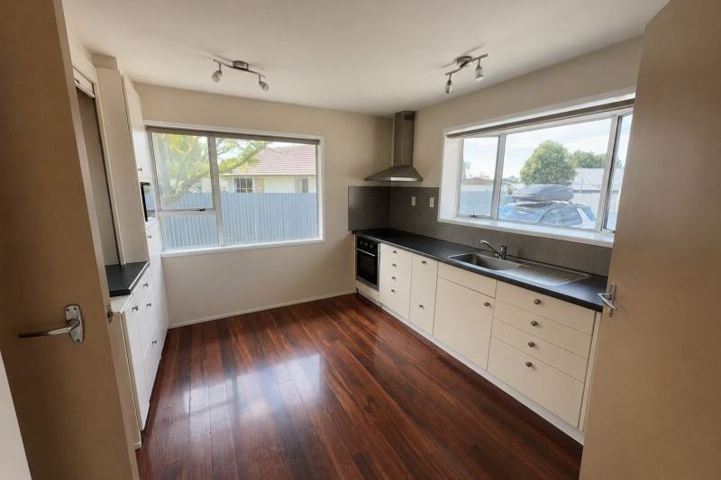 ISLINGTON- THREE BEDROOMS, HEAT PUMP, SINGLE GARAGE - Ansicht 2