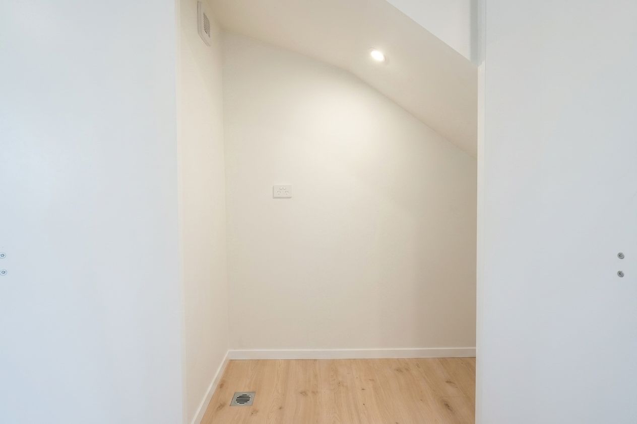 2 Bedroom Townhouse and EV CHARGER – pohled 6