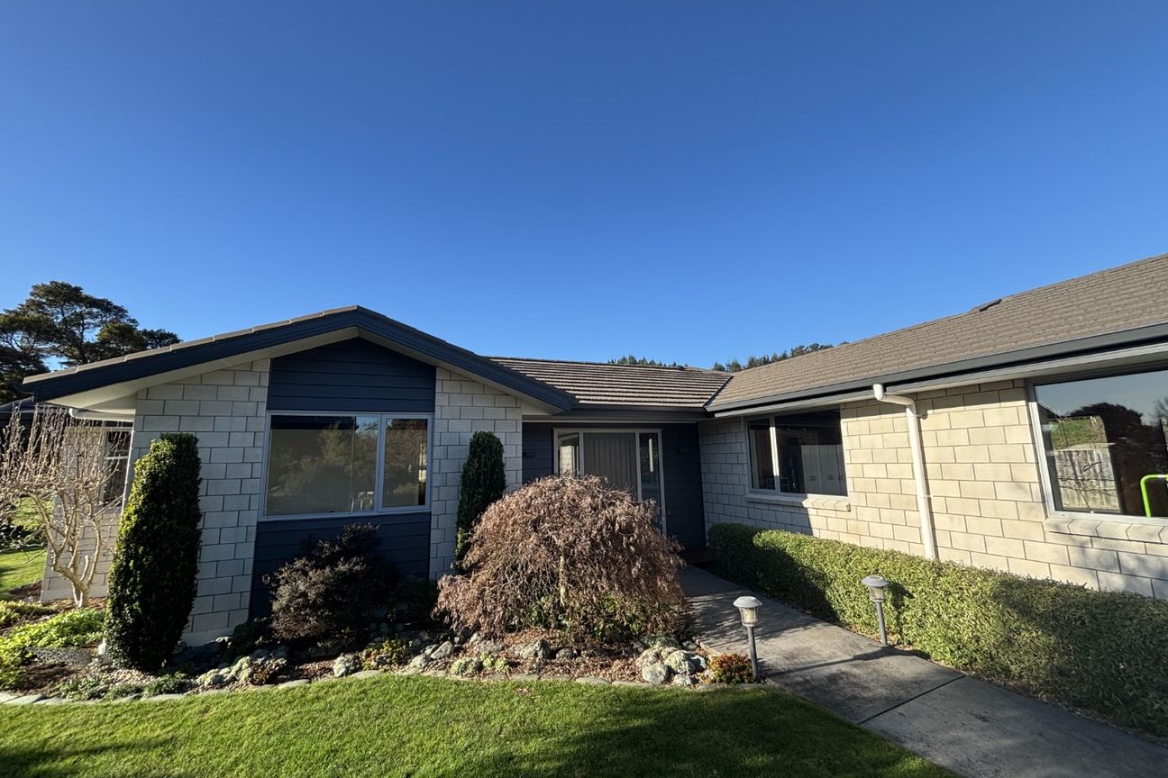 Spacious Family Home in Quiet Wakefield Cul-de-Sac, Wakefield