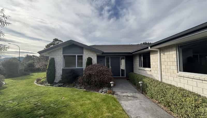 4 Turner Place, Wakefield