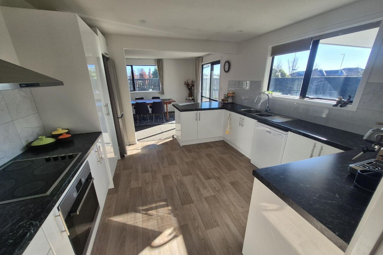 Spacious Family Living in a Fantastic Rolleston Location - Ansicht 2