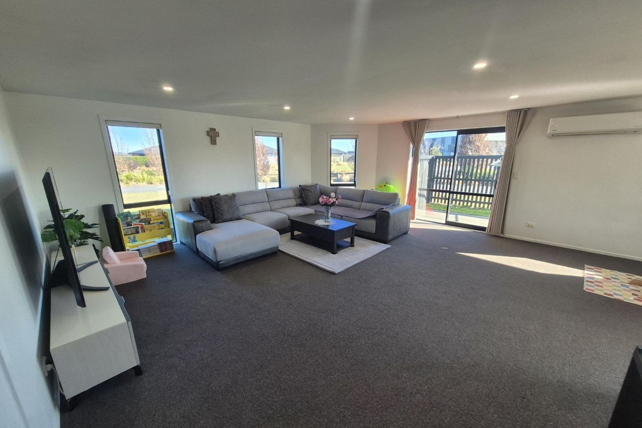 Spacious Family Living in a Fantastic Rolleston Location - Mehr