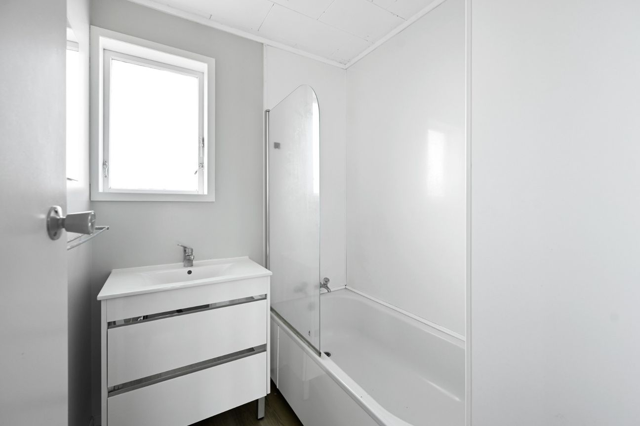 Charming Home on a Generous Section - Widok 6