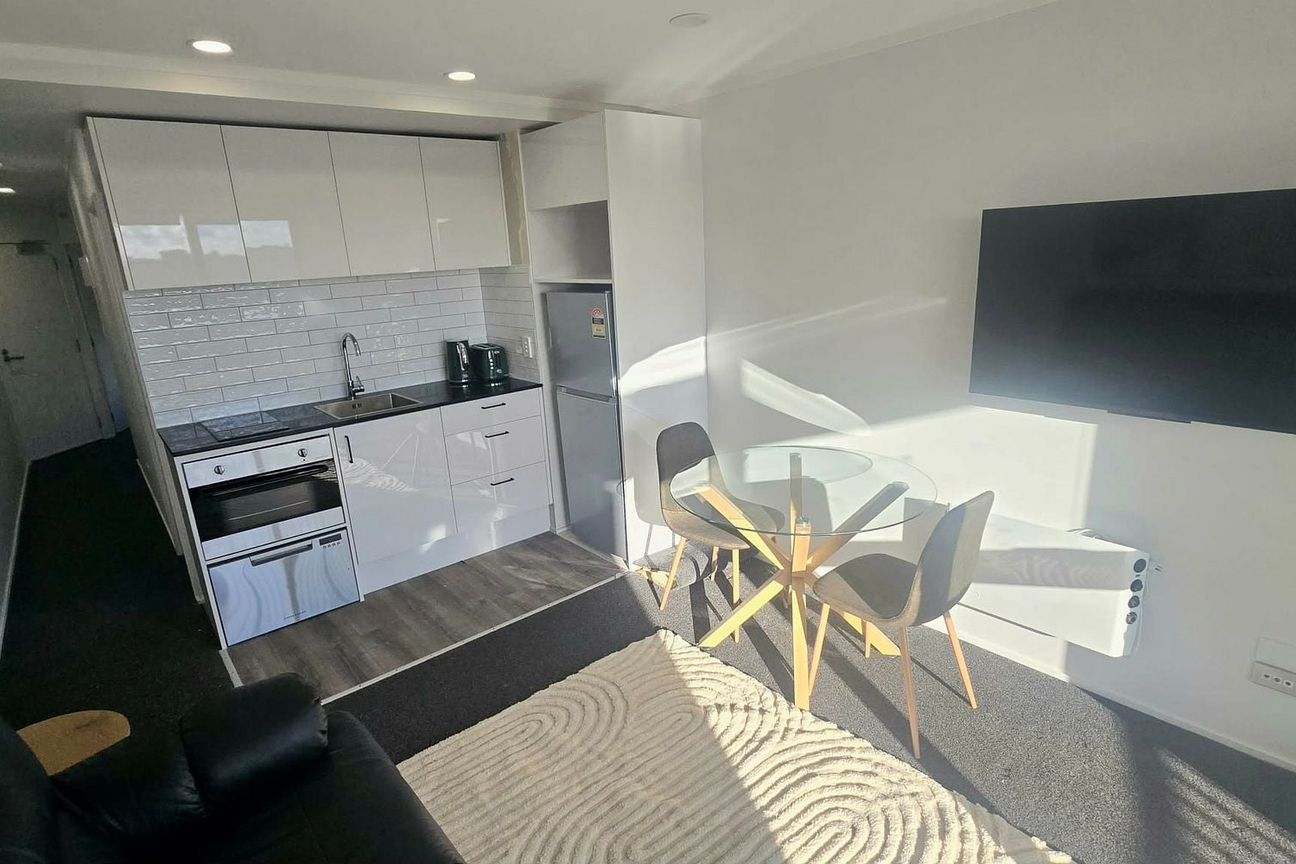 Fully Renovated & Furnished 2-Bedroom|Sunset Views - Aanzicht 5