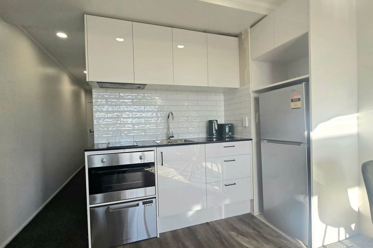 Fully Renovated & Furnished 2-Bedroom|Sunset Views - Aanzicht 4