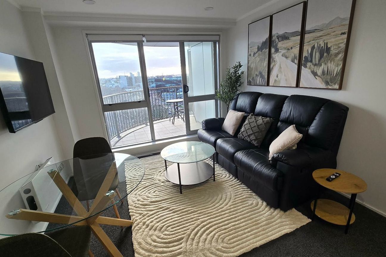 Fully Renovated & Furnished 2-Bedroom|Sunset Views - Aanzicht 3
