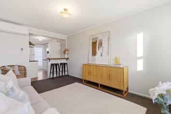 2/22 Holly Road, Saint Albans