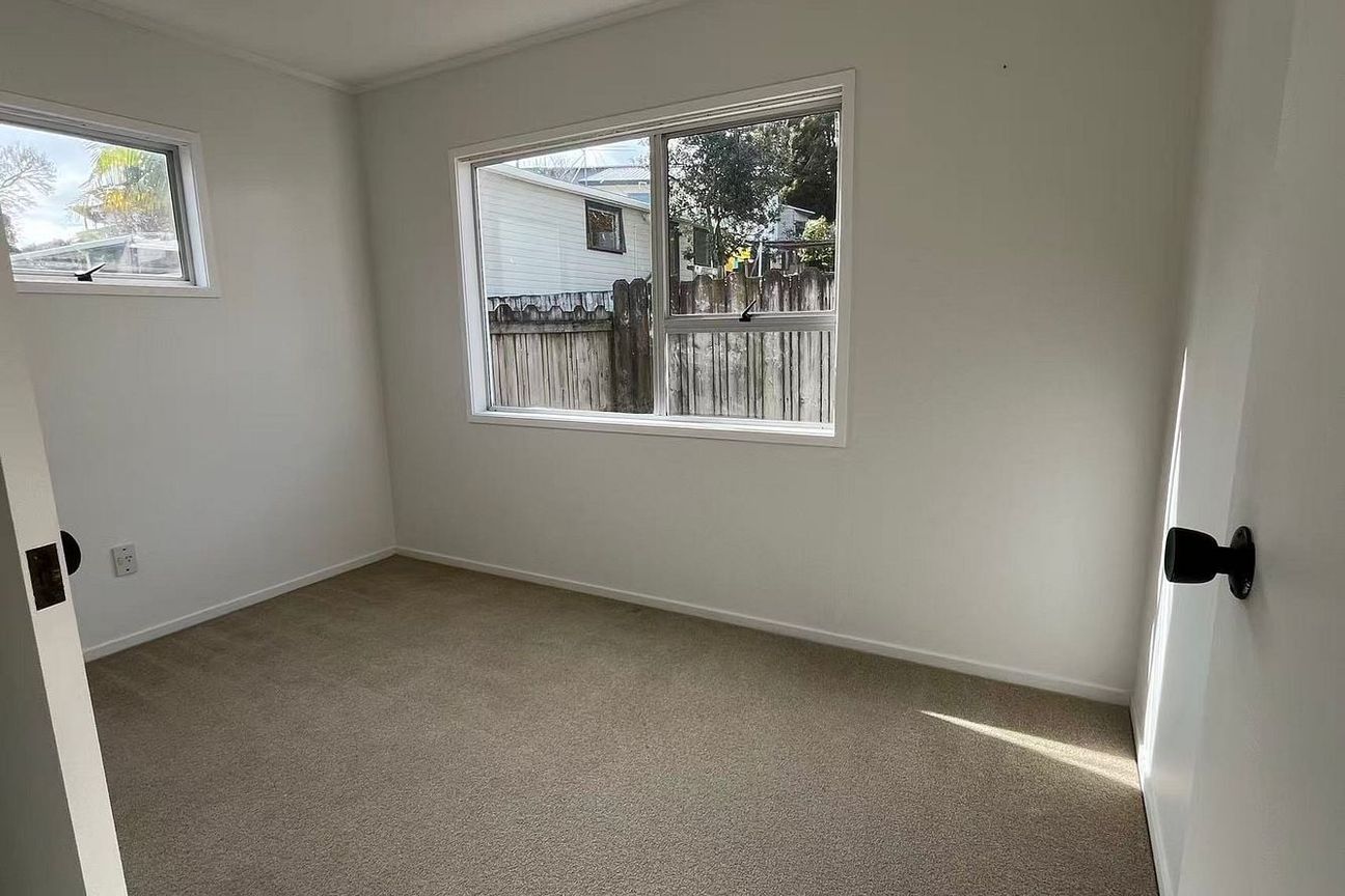 Spacious Family Home in Bucklands Beach - Aanzicht 6