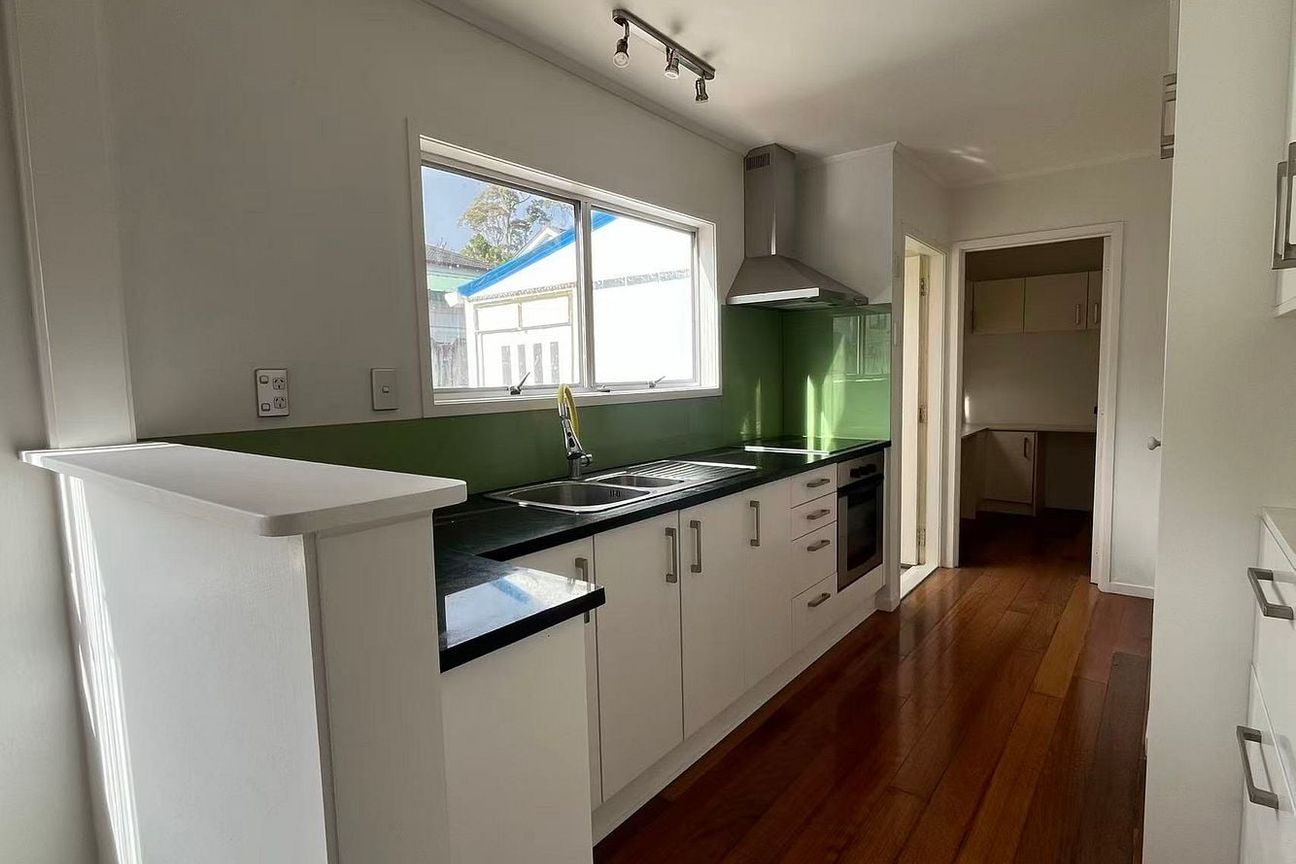 Spacious Family Home in Bucklands Beach - Aanzicht 5
