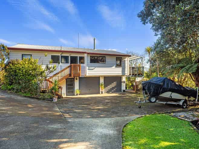 115 Regent Heights, Thames