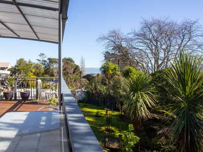 115 Regent Heights, Thames