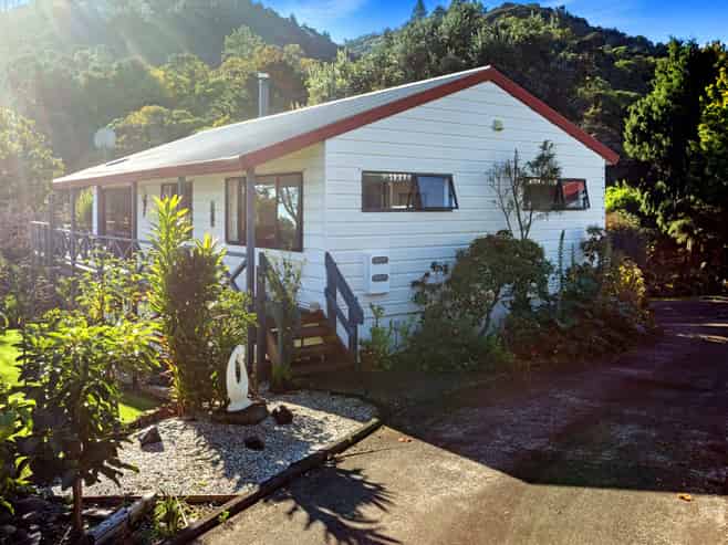 115 Regent Heights, Thames