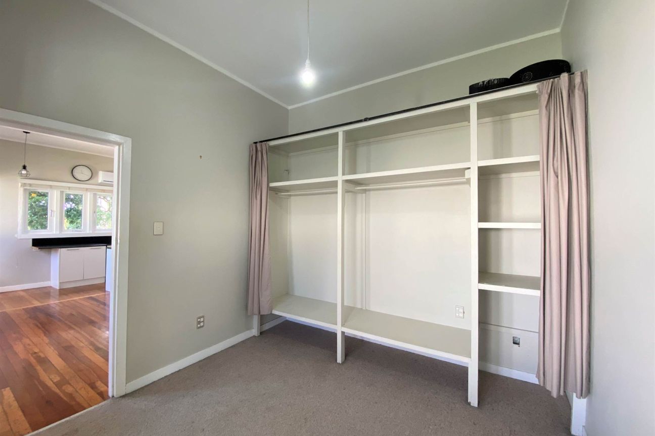 One bedroom in Mt. Albert - Widok 5