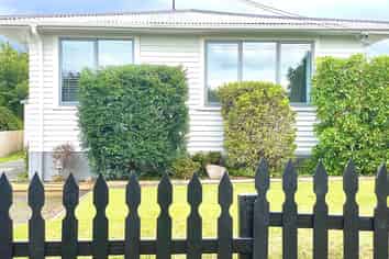 3 Milne Road, Mangakakahi