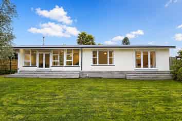 12A Brassey Road, Saint Johns Hill