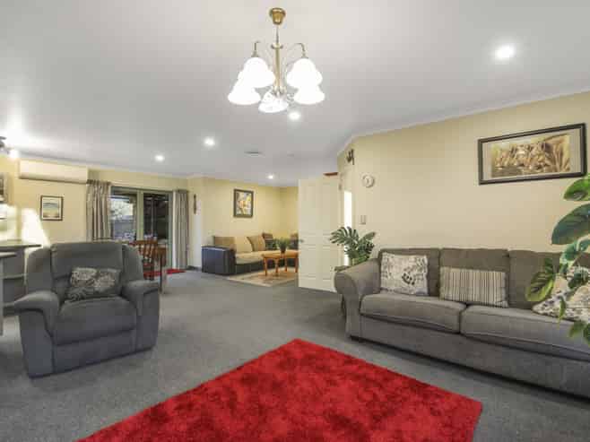 27 Burleigh Road, Redwoodtown