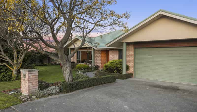 27 Burleigh Road, Redwoodtown