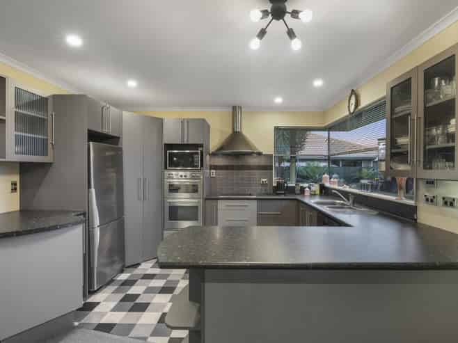 27 Burleigh Road, Redwoodtown