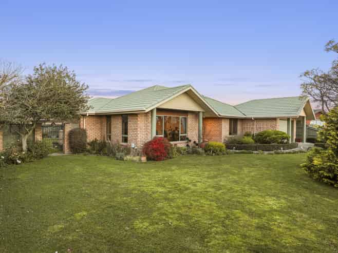 27 Burleigh Road, Redwoodtown