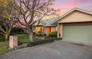 27 Burleigh Road, Redwoodtown