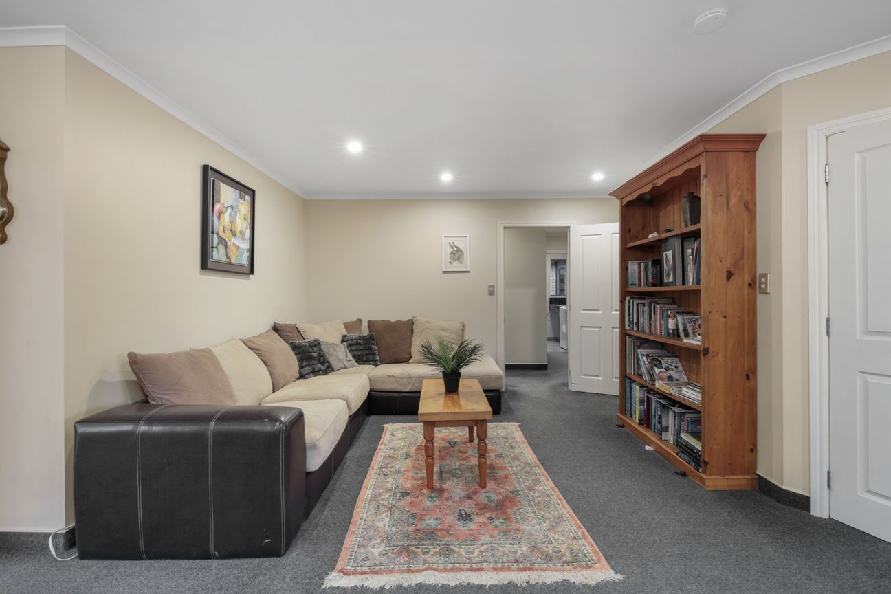 Practical Family Living in Redwoodtown - Mehr