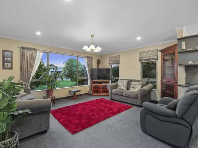 27 Burleigh Road, Redwoodtown