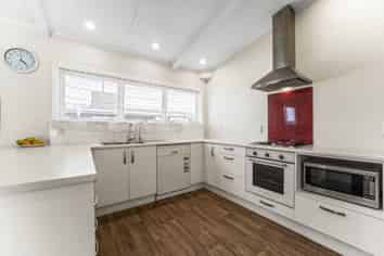 27 Whittle Place, New Windsor