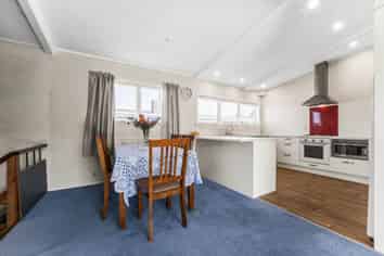 27 Whittle Place, New Windsor