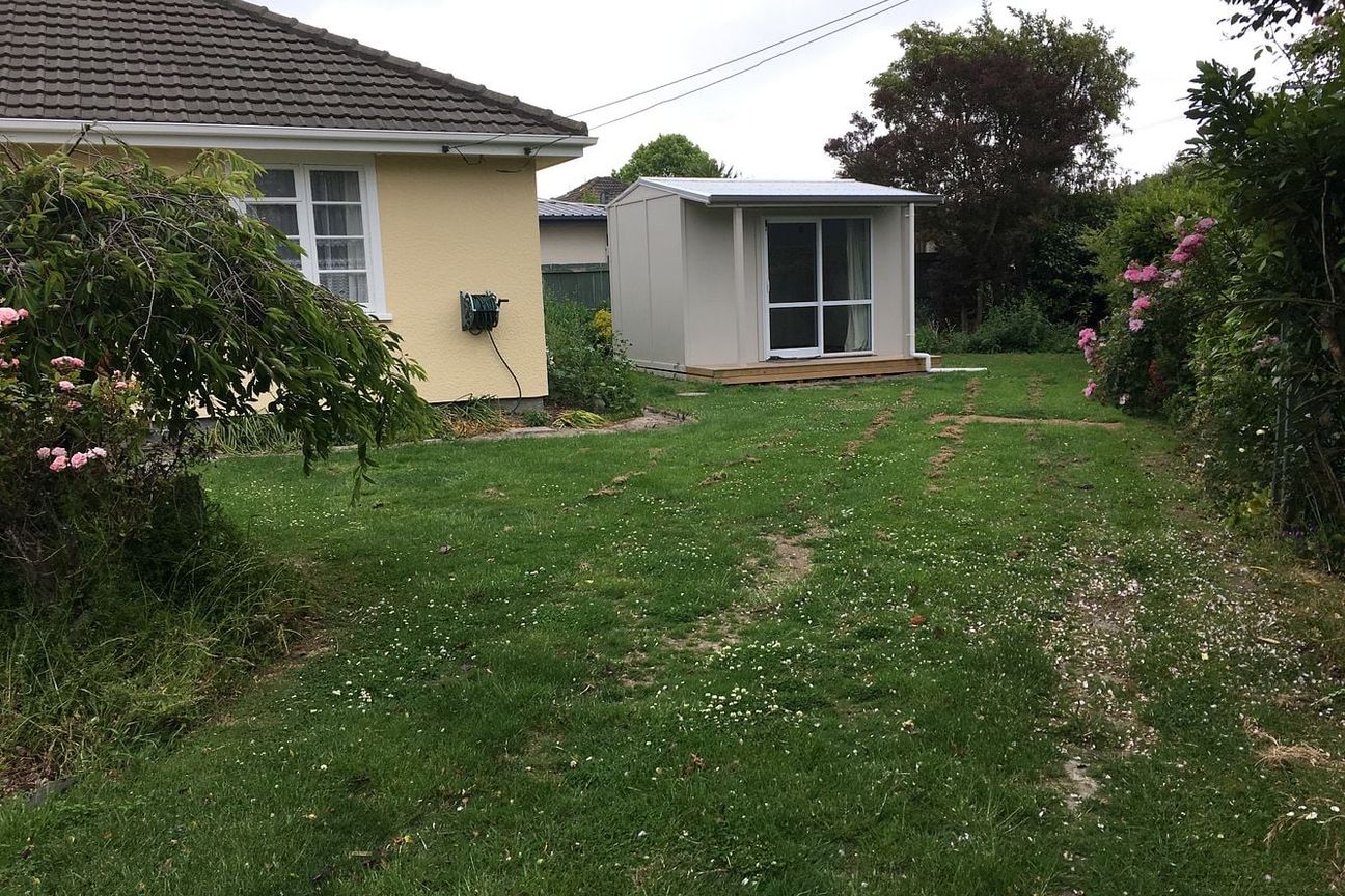 1 minute walk to Uni - Vista 2