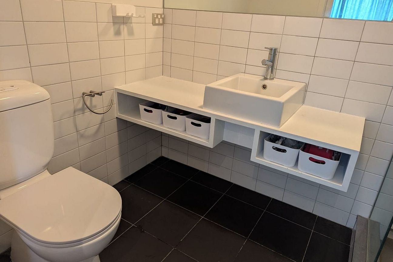 Chic 2BR Te Aro Haven w/ Balcony! - Więcej