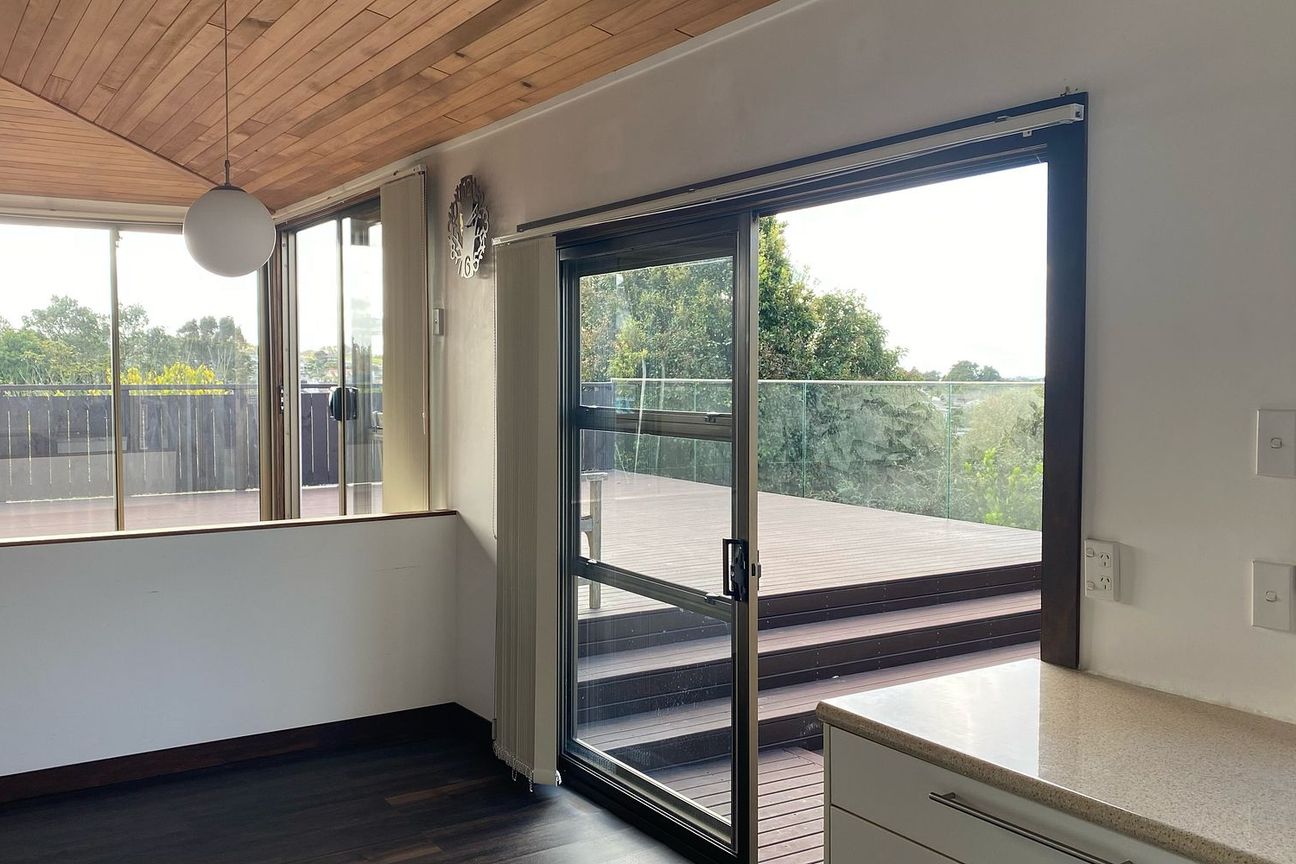 Charming Mairangi Bay Home with Stunning Sea View - Fler