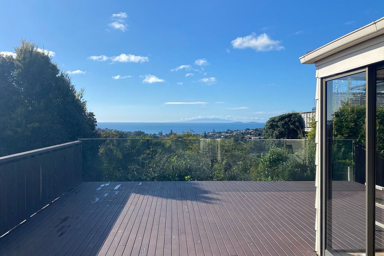 Charming Mairangi Bay Home with Stunning Sea View - Bild 3