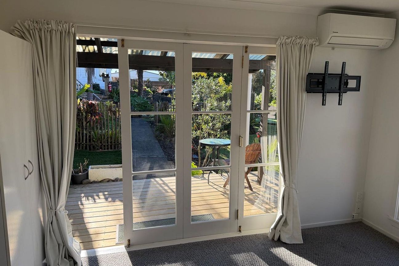 Private Garden Cottage – Utilities Included - Vista 3