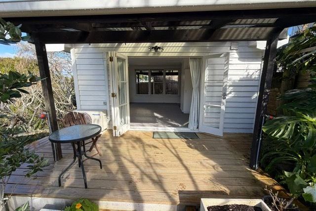 Private Garden Cottage – Utilities Included - Vista 6