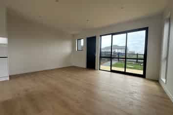 1/130 Te Oneroa Way, Long Bay
