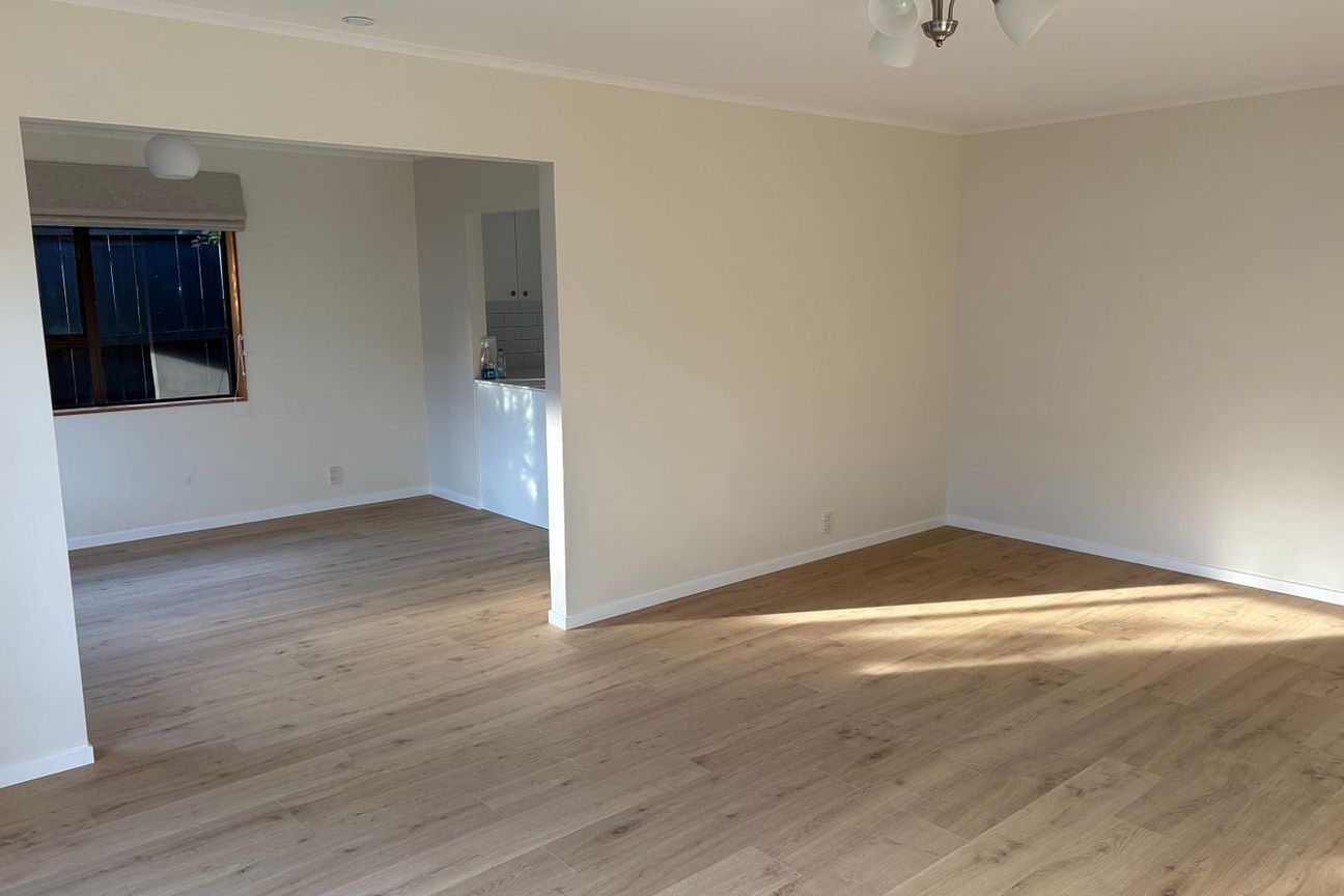 Fully Renovated 3-Bedroom Home for Rent – Epsom - Widok 4