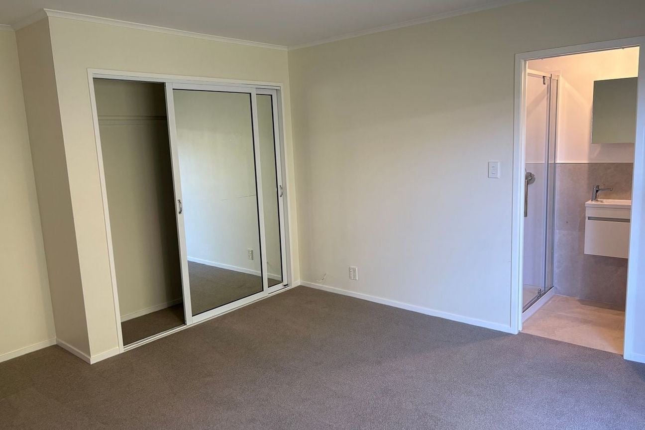 Fully Renovated 3-Bedroom Home for Rent – Epsom - Więcej