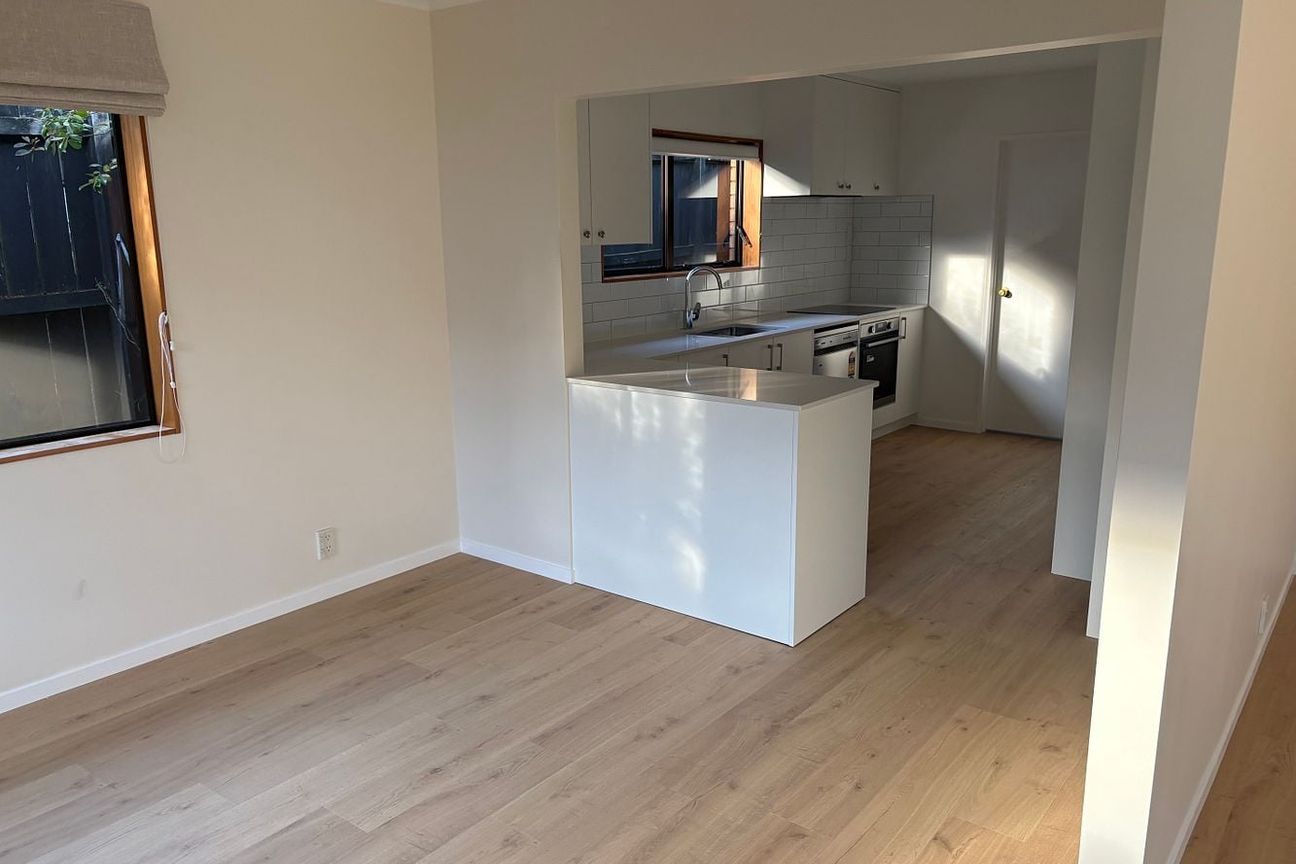 Fully Renovated 3-Bedroom Home for Rent – Epsom - Widok 3