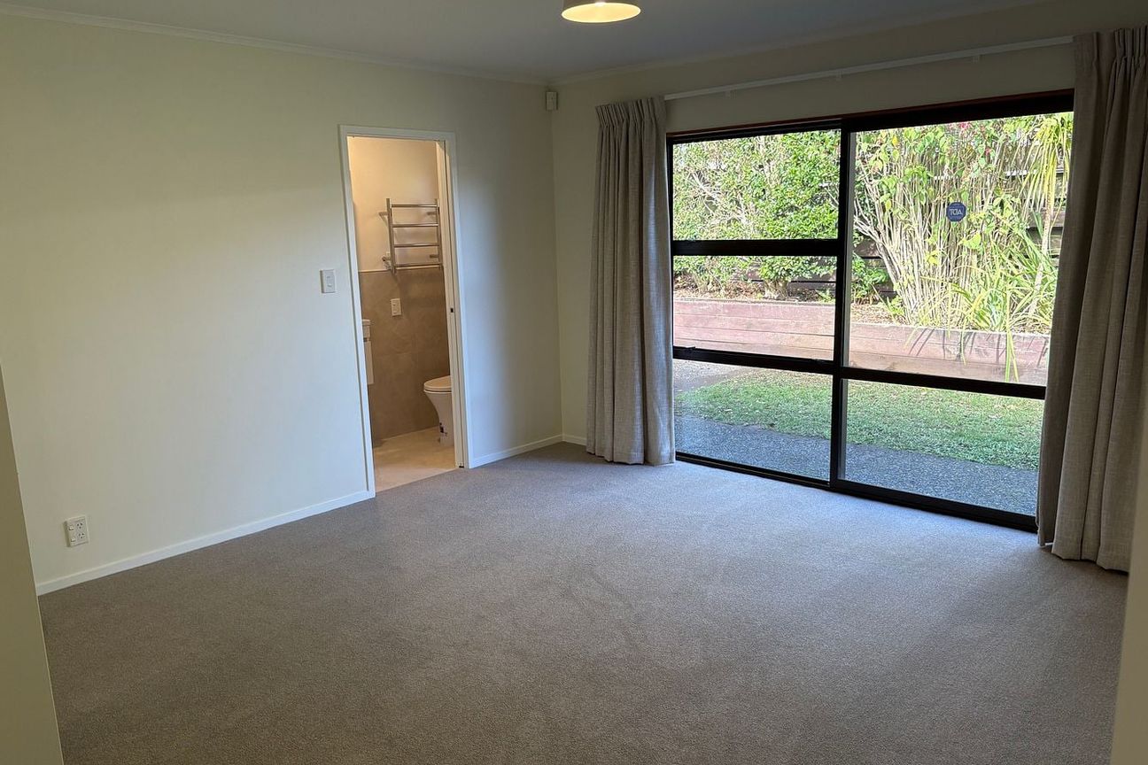 Fully Renovated 3-Bedroom Home for Rent – Epsom - Widok 6