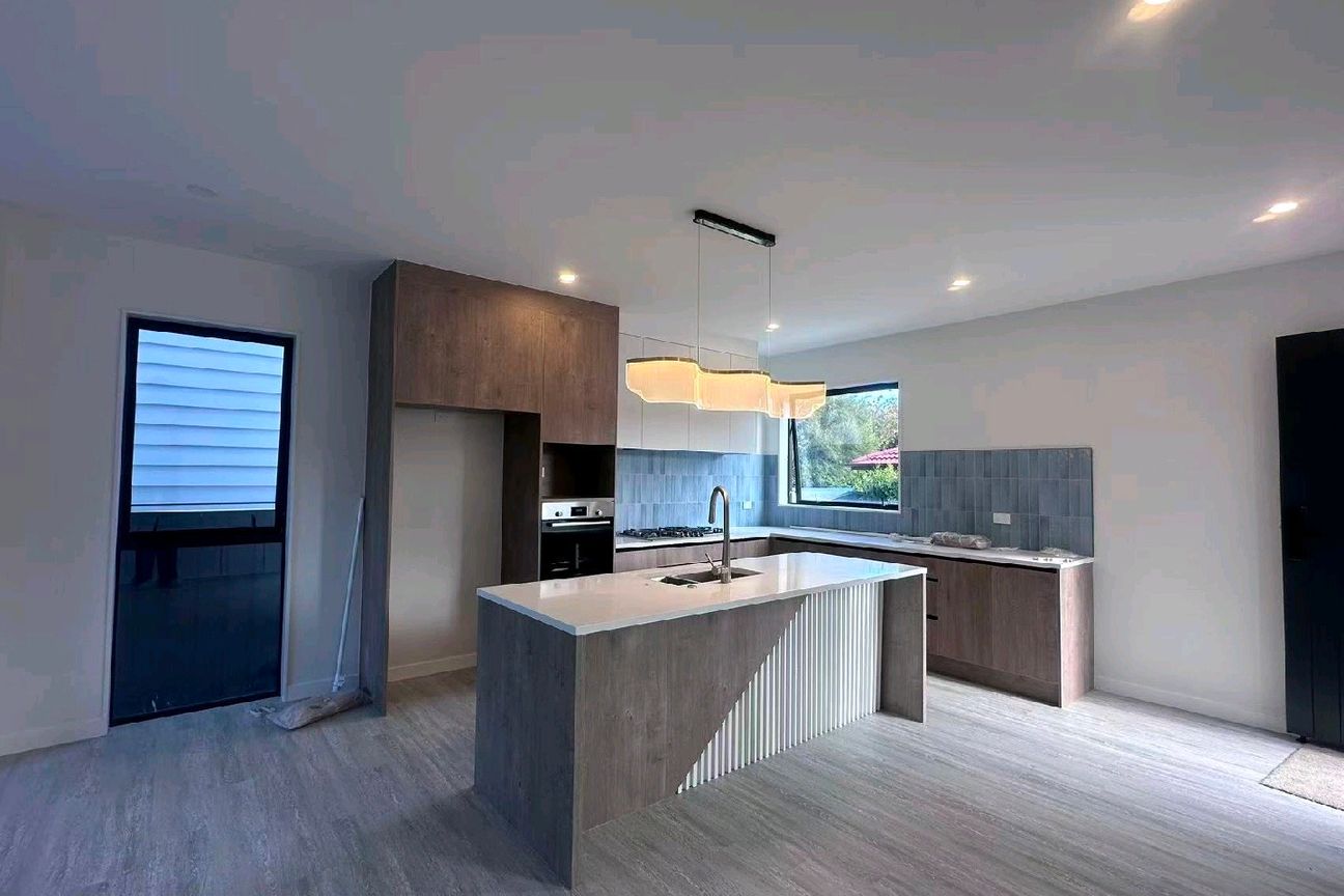 Brand New 4 Bed All Ensuite | 220sqm, Large Deck, - Widok 4