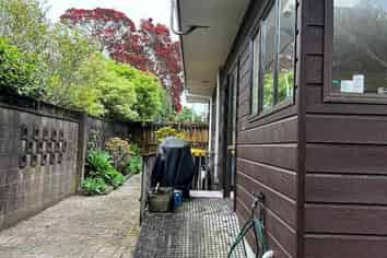 12B Raleigh Road, Northcote