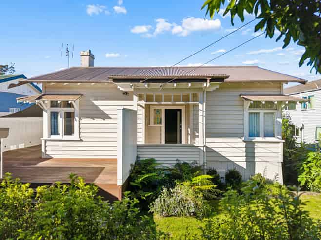 6 Lyon Avenue, Mount Albert