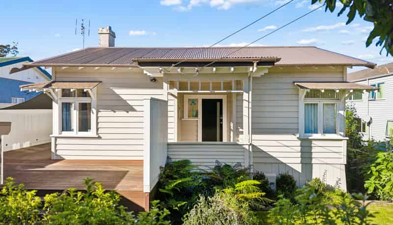 6 Lyon Avenue, Mount Albert