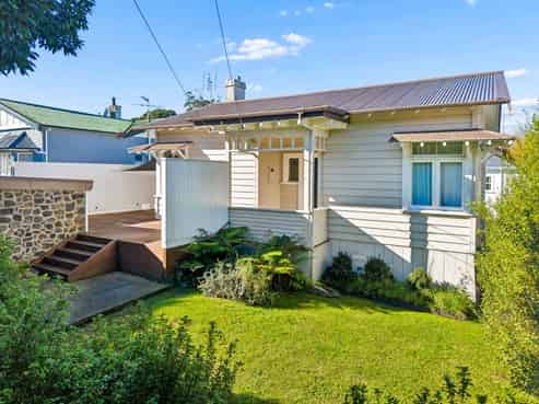 6 Lyon Avenue, Mount Albert
