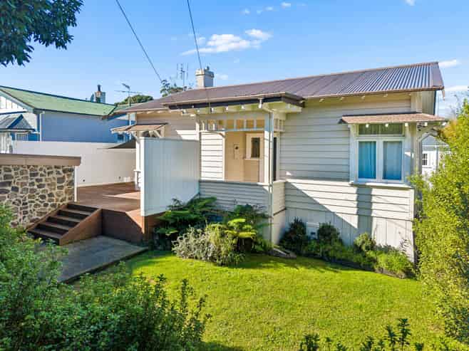 6 Lyon Avenue, Mount Albert