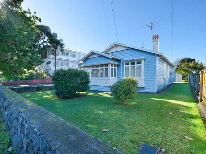 24 Fowlds Avenue, Sandringham