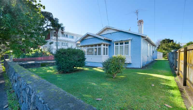 24 Fowlds Avenue, Sandringham